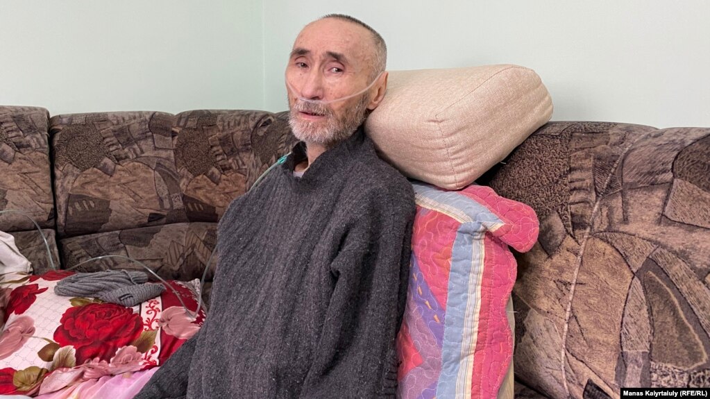Арон Атабек после освобождения. Алматы, 6 октября 2021 года