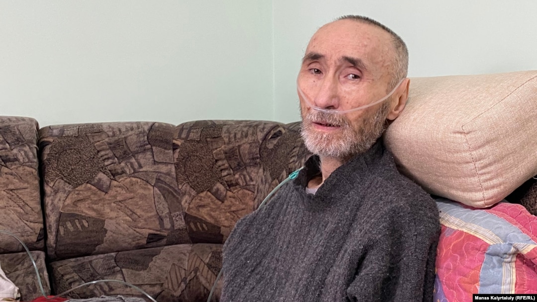 Ашық пениса басының суреті Эротикалық бейне: минет, кончил