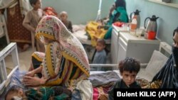 تعدادی از اطفال مبتلا به سوء تغذیه در شفاخانه ها بستری اند اما به دلیل نبود امکانات در شفاخانه ها به آنان رسیده گی اندک صورت میگیرد