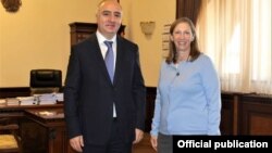 Посол США в Армении Линн Трейси и председатель Антикоррупционного комитета Сасун Хачатрян