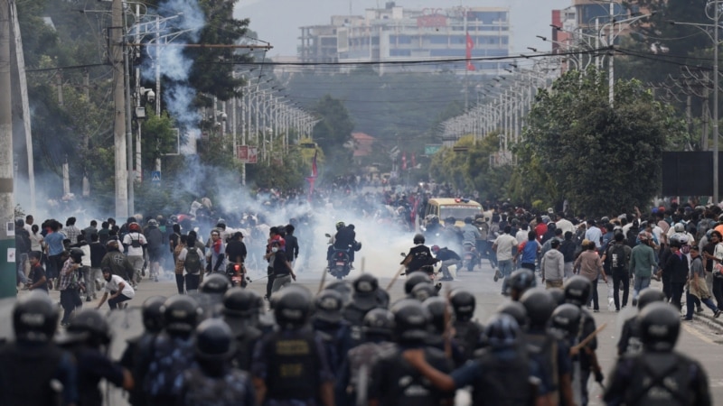 Protestele din Nepal împotriva interdicției temporare de utilizare a rețelelor de socializare devin manifestații anticorupție
