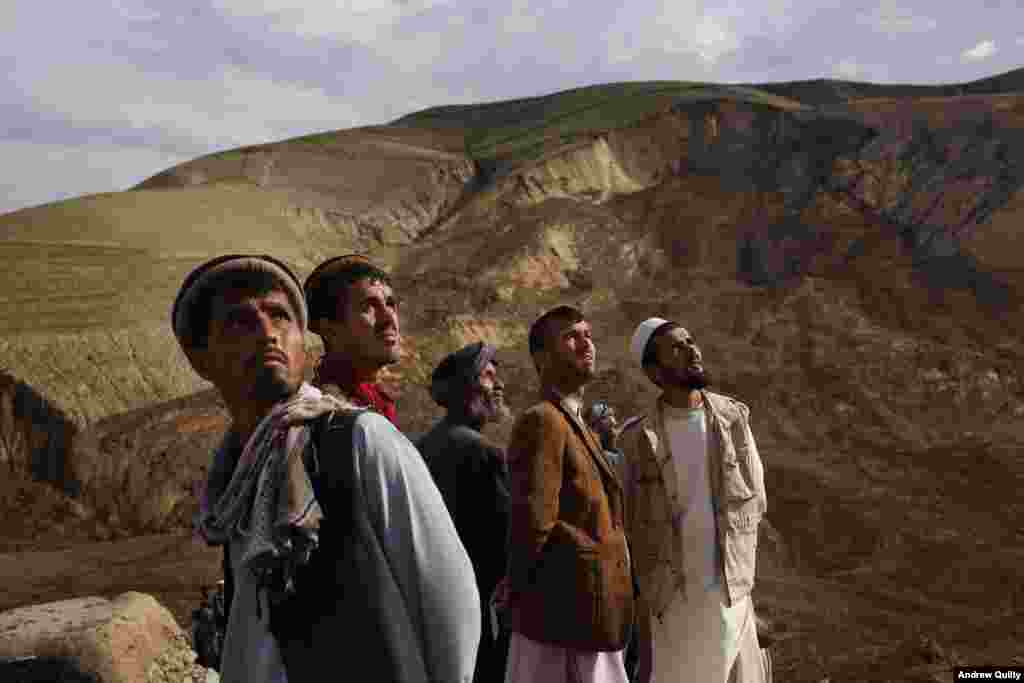 Villagers at the site of a landslide that buried at least 350 villagers in Afghanistan&#39;s Badakhshan region. &nbsp;