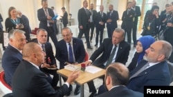 Czech Republic - Turkish President Tayyip Erdogan, accompanied by Foreign Minister Mevlut Cavusoglu, chats with Azerbaijan's President Ilham Aliyev and Armenia's Prime Minister Nikol Pashinian at the the European Political Community summit in Prague, October 6, 2022