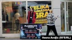 Štand Telekoma ispred poslovnice SBB-a u Beogradu, novembar 2022.