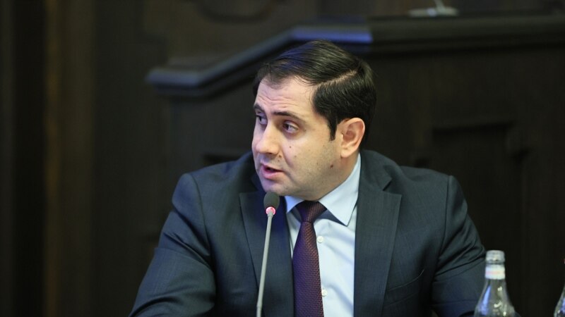 Министр обороны Армении отправился во Францию