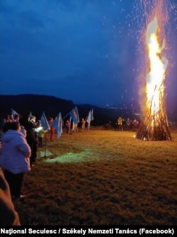 Începând cu 2015, în zeci de localităţi din Secuime în ultima zi a lunii octombrie sunt aprinse focuri de veghe, care marchează şi doleanţa legată de autonomia teritorială.