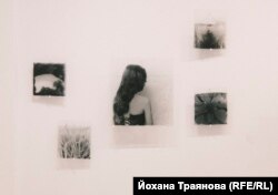  Кадър от изложбата „ Прозирам “ на Йохана Траянова и „ Леспектра “, която може да се види до 22 ноември в изложба „ Харта “ в София 