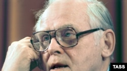 Гэс Холл многие десятилетия оставался генеральным секретарем Коммунистической партии США