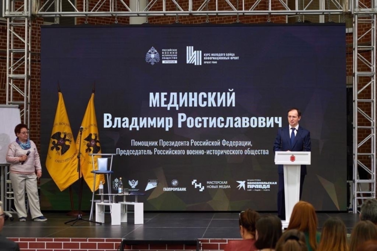 Організація головного перемовника від РФ збирає на рушниці для армії та навчає дітей в Донецьку оперувати дронами – «Схеми»