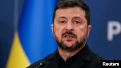 Володимир Зеленський назвав домовленість між США й Росією про поставки російського дизелю на світові ринки «слабкістю», яка «грає на Росію»