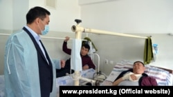Qirg‘iziston prezidenti Sadir Japarov chegaradagi nizoda yaralanganlar holidan xabar oldi.