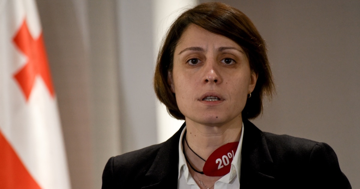 ელენე ხოშტარიას კახა კალაძის  საარჩევნო ბანერის დაზიანებისთვის წელიწადნახევრიანი პატიმრობა მიესაჯა