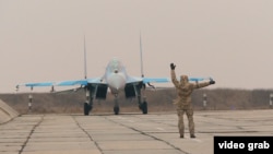 Винищувач Су-27 831-ї бригади тактичної авіації ЗСУ під час льотної зміни, грудень 2021 року