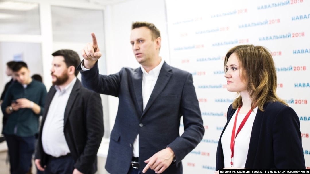 Lilia Chanysheva (right) appears at an event with Aleksei Navalny (center) in Ufa.