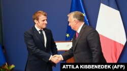 Emmanuel Macron francia elnök és Orbán Viktor miniszterelnök Budapesten a közös sajtótájékoztató után, 2021. december 13-án.