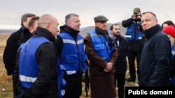 Armenia - Polish President Andrzej Duda (right) talks to EU monitors on Armenia's border with Azerbaijan, November 27, 2024. (Photo by the Chancellery of the President of Poland)