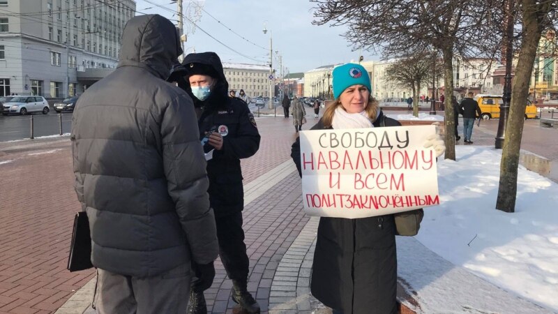 В Калининграде активисты вышли в поддержку Алексея Навального