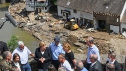 “Mindent elvesztettünk” – Angela Merkel az árvizek sújtotta területekre látogatott