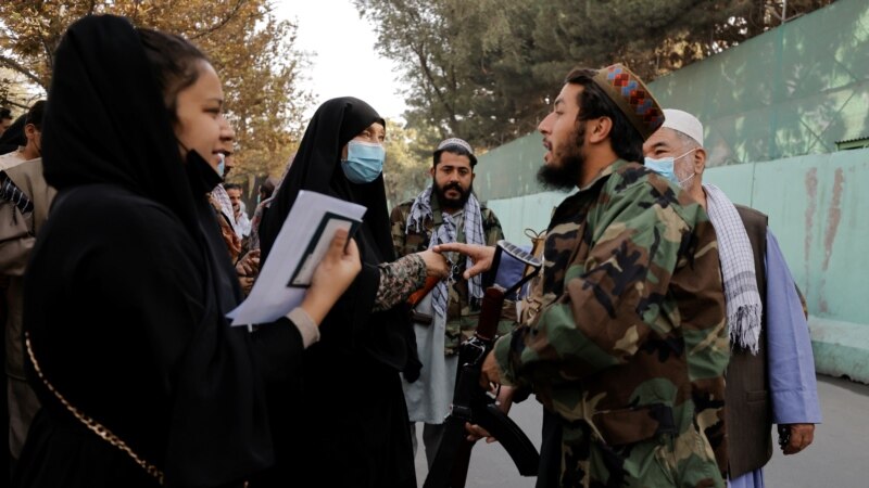 کابل کې د ښځو اعتراضیه لاریون؛ طالبانو 'لاريون کوونکي او خبريالان' وهلي ډبولي