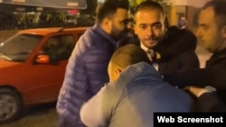 Синот на Муса Џафери, Аријанит, го нападна претседателот на Регулаторната комисија за енергетика Марко Бислимоски во центарот на Скопје 