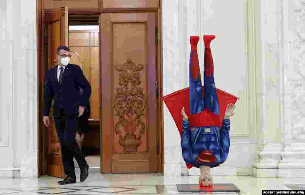 A mannequin depicting Superman is placed upside down next to the door of Romania&#39;s parliamentary chamber during a no-confidence vote against Prime Minister Florin Citu&#39;s government in Bucharest on October 5.&nbsp;