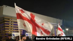Акцыя пратэсту прыхільнікаў экс-прэзыдэнта Саакашвілі ля турмы ў Руставі