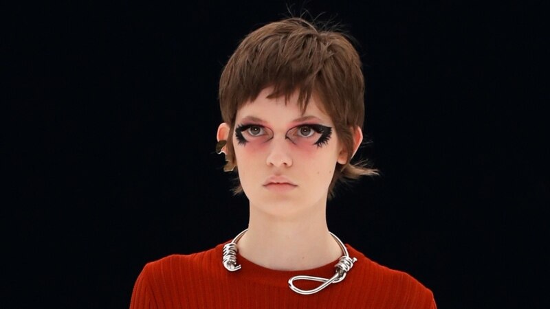 Givenchy na pariškom Tjednu mode kritiziran zbog ogrlice u obliku omče
