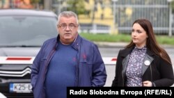 Otac i sestra poginulog Dženana Memića, Muriz i Arijana, pred Sudom BiH, Sarajevo, 7. oktobar 2021.