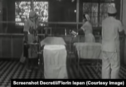 Sală de nașteri în epoca Ceaușescu- Imagine din filmul „Născuți la comandă. Decrețeii” în regia l Florin Iepan.