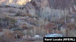 Афганский кишлак у реки Пяндж на границ с Таджикистаном