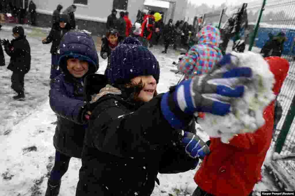 Migrant children play with snow near the Polish border in Belarus&#39;s Hrodna region.&nbsp;