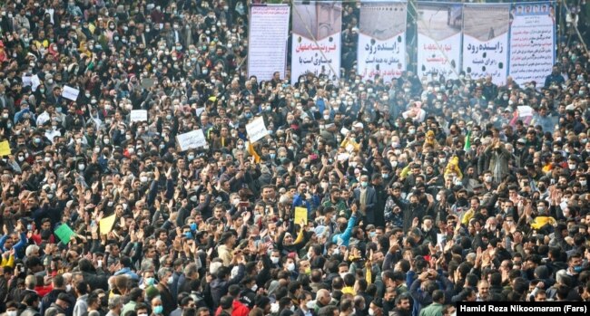 "Give back the Zayandehrud! Give Isfahan life!" a crowd could be heard chanting in Isfahan's central square.