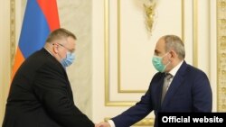 Armenia’s Prime Minister Nikol Pashinian (R) receives Russia’s Deputy Prime Minister Alexey Overchuk in Yerevan, November 24, 2021.