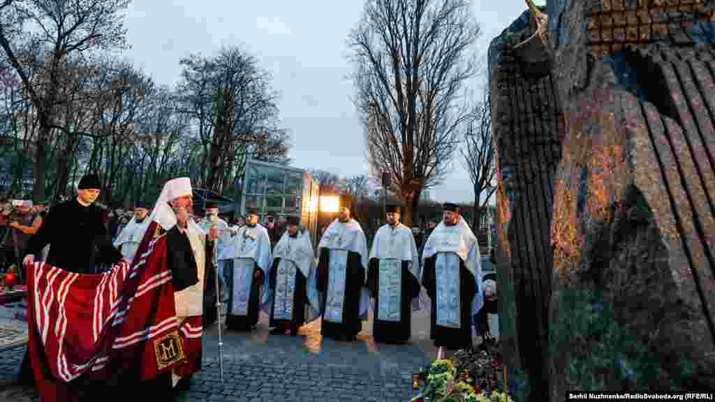 Панахиду провів глава Православної церкви України (ПЦУ) Епіфаній. У молебні також взяли участь представники Української греко-католицької церкви (УГКЦ)