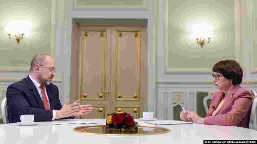 Під час інтерв&#39;ю з прем&#39;єр-міністром України Денисом Шмигалем, листопад 2021 року