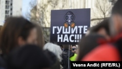 Doktorka Paunović navodi da bi prelaskom na druge izvore energije, kao što su sunce ili vetar, imali manje klimatske promene i bolji vazduh'. Fotografija: Protest zbog zagađenja u Beogradu, 2021. godine.