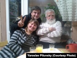 Леонід Пілунський із сином Ярославом та донькою Марією в Києві, 2019 рік