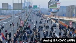 демонстранти го блокираа главниот автопат во Белград и неколку градови во Србија, протестирајќи против проектот на англо-австралискиот рударски гигант Рио Тинто
