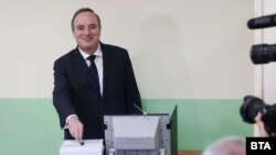 Анастас Герджиков гласува на балотажа на президентските избори, 21 ноември 2021, София.