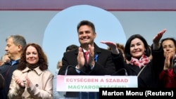 Márki-Zay Péter beszédet mond 2021. október 23-án.