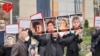 تصویری از تجمع خانواده قربانیان هواپیمای اوکراینی که با شلیک موشک‌های سپاه سرنگون شد