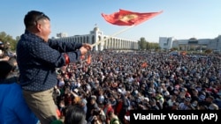 Митинг недовольных итогами парламентских выборов на площади «Ала-Тоо» в Бишкеке. 5 октября 2020 г.
