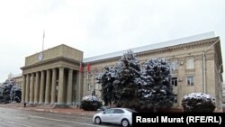 Өкмөт үйү, Бишкек шаары. 