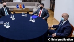 Средба на премиерот Зоран Заев, придружуван од заменик министерот за финансии Димитар Ковачевски со лидерот на Алтернатива Африм Гаши