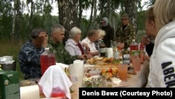 Раз в год жители исчезнувшей деревни Березовка собираются вместе