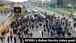 Detalj sa blokade autoputa kod Beograda (27. novembar 2021)