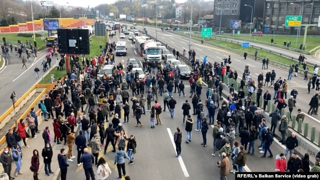 Detalj sa blokade autoputa kod Beograda (27. novembar 2021)