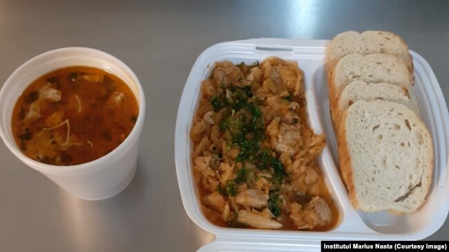 Un prânz acordat la finele lunii octombrie pacienților Covid internat la Institutul „Marius Nasta”. Imaginea ne-a fost pusă la dispoziție de către reprezentanții spitalului.