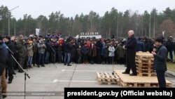 Александр Лукашенко на встрече с мигрантами. Ноябрь 2021 года