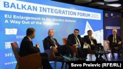 Lajčak u razgovoru sa Đukanovićem, Komšićem i Džaferovićem na Balkanskom integracionom forumu, Podgorica (27. novembar 2021.)